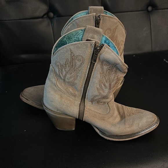 Cute Corral Cowgirl Booties Size 8. - Picture 7 of 8